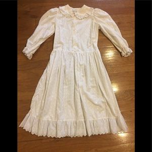White dress eyelet pioneer costume sz 12/14